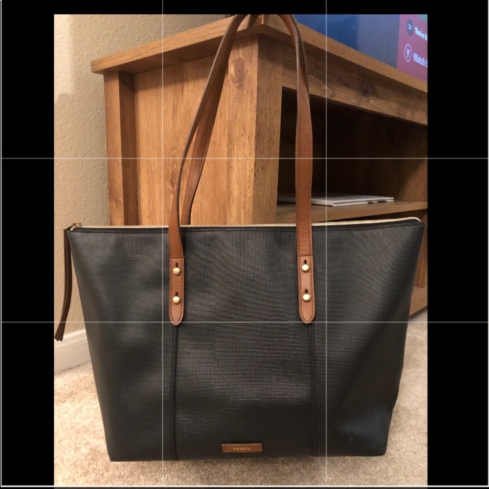 Fossil Two-Toned handbag. Excellent condition!